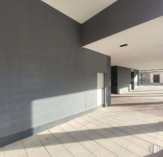 Retail for rent at Zona plaza de toros, Segovia, 40005 with building, shade, grey, floor, flooring, wall, composite material, hall, facade and tints and shades around