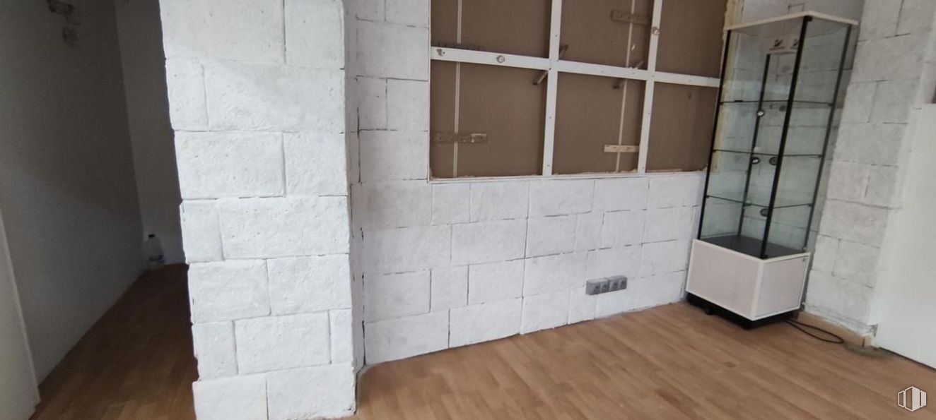 Local en alquiler y venta en Avenida Constitución, Móstoles, Madrid, 28931 con ebanistería, armario, pared, suelos, suelo, interiorismo, habitación, gris, estantería y techo alrededor