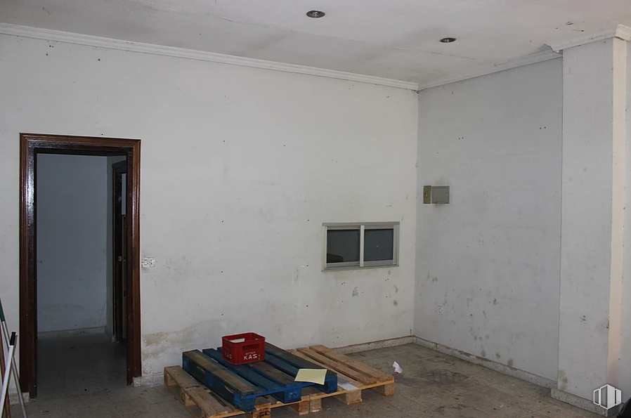 Local en alquiler en Plaza de Pablo Picasso, 1, Rivas-Vaciamadrid, Madrid, 28529 con ventana, puerta, mesa, equipaje y bolsos, propiedad, accesorio, edificio, madera, pintura y piso alrededor