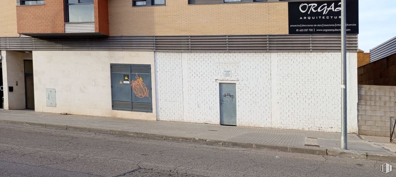 Retail for rent at Carretera Noblejas, 7, Ocaña, Toledo, 45300 with door, wall, facade, architecture, composite material, concrete, brickwork, brick, metal and iron around