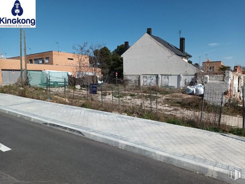 Suelo en venta en Calle Febrero, 14, San Blas - Canillejas, Madrid, 28022 con casa, edificio, cielo, planta, superficie de la carretera, asfalto, terreno, barrio, pared y árbol alrededor