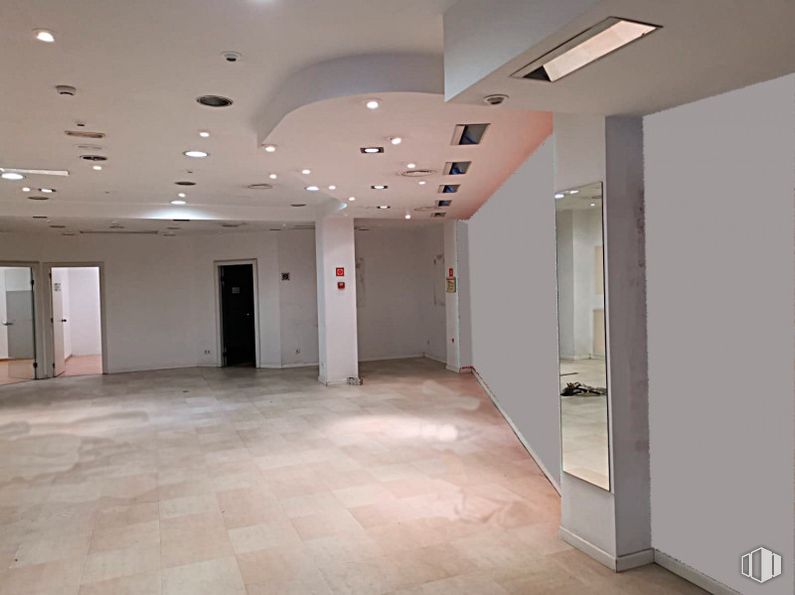 Retail for sale & for rent at Calle Madrid, Getafe, Madrid, 28901 with lighting, light fixture, door, flooring, floor, ceiling, interior design, tile flooring, composite material and hall around