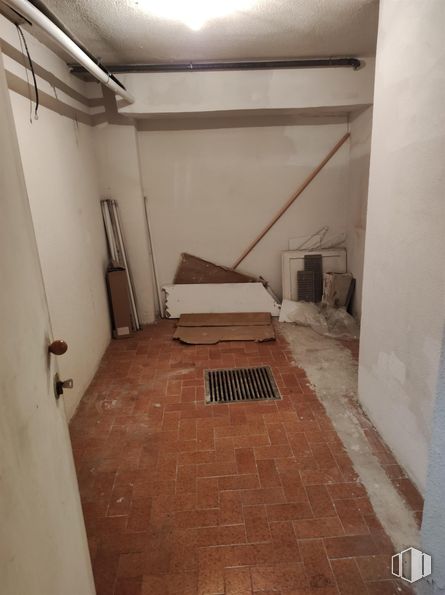 Retail for sale at Calle Torrelaguna, 9, Alcalá de Henares, Madrid, 28807 with flooring, floor, wood, composite material, tile flooring, wood stain, tile, building material, hardwood and plywood around