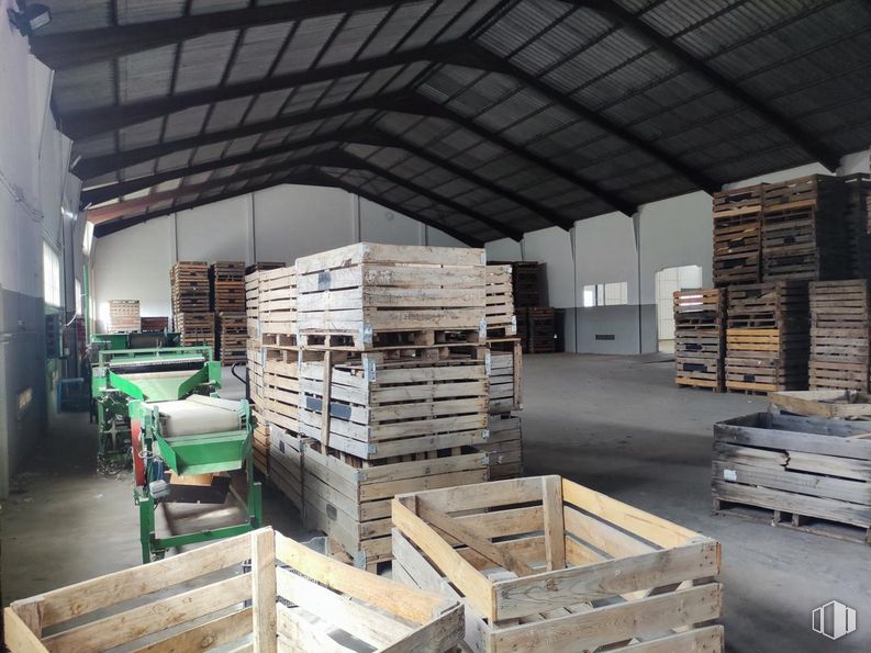 Industrial for sale at Paseo Estación, Villasequilla, Toledo, 45740 with packaged goods, furniture, property, wood, floor, building material, hardwood, flooring, lumber and beam around