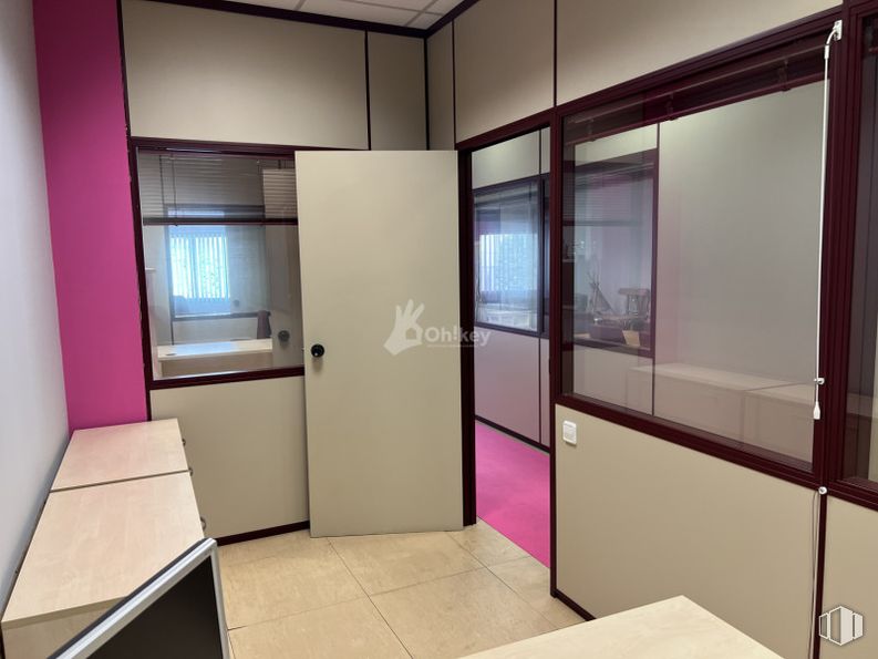 Oficina en venta en Zona Európolis, Las Rozas de Madrid, Madrid, 28230 con puerta, edificio, interiorismo, accesorio, suelo, pared, suelos, techo, exterior del automóvil y vidrio alrededor