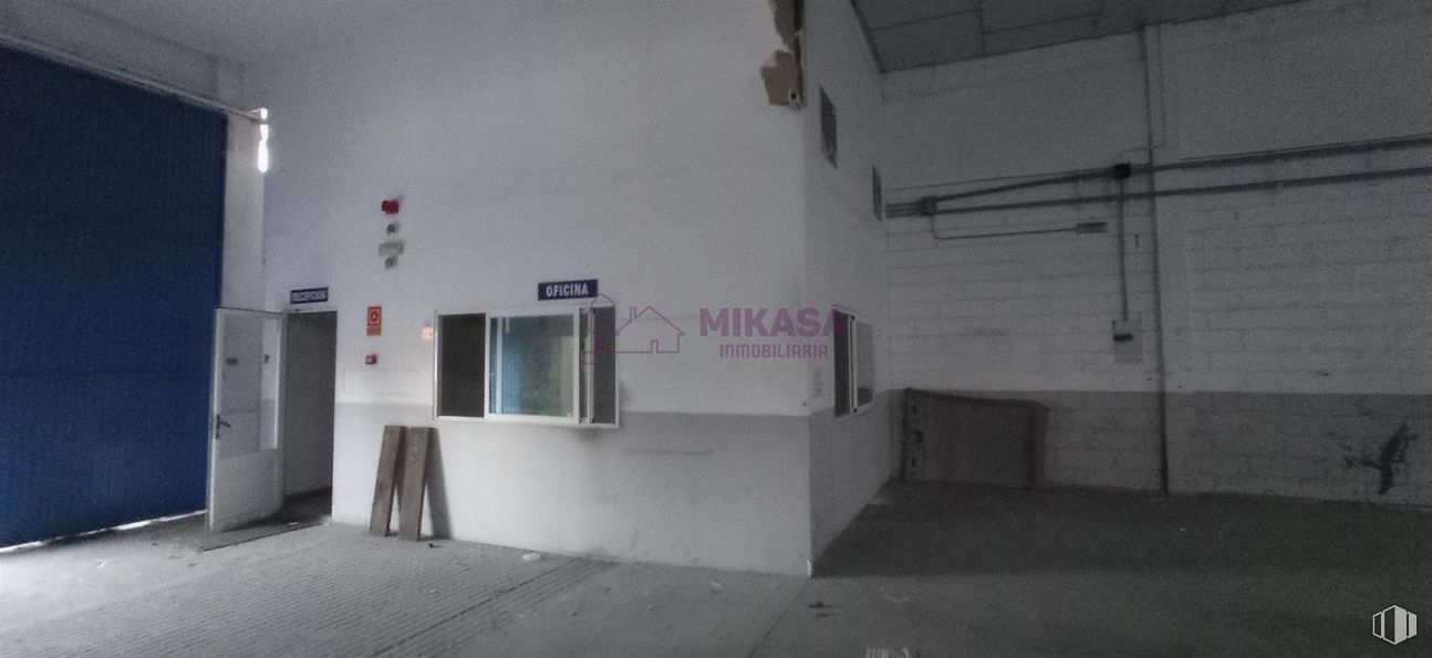 Industrial for sale at Calle Cámara de la Industria, Móstoles, Madrid, 28938 with window, floor and parking around