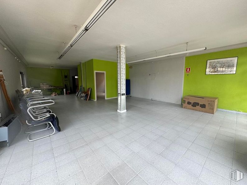 Retail for sale at Avenida Madrid, Buitrago del Lozoya, Madrid, 28730 with fixture, floor, flooring, hall, composite material, ceiling, room, wood, paint and tile flooring around