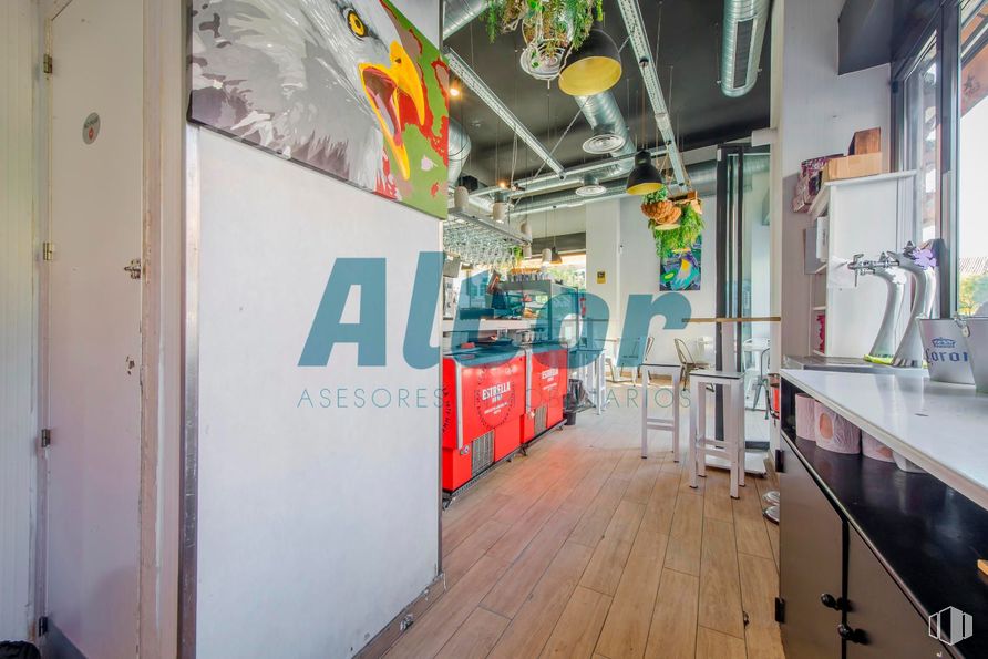 Retail for sale & for rent at Calle Barrilero, Retiro, Madrid, 28007 with countertop, ceiling, advertising and aluminium around