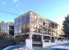 Office for rent at Edificio Coruña 17, Calle López Santos, 2, Las Rozas de Madrid, Madrid, 28230 with building, sky, window, urban design, fixture, commercial building, facade, composite material, city and engineering around