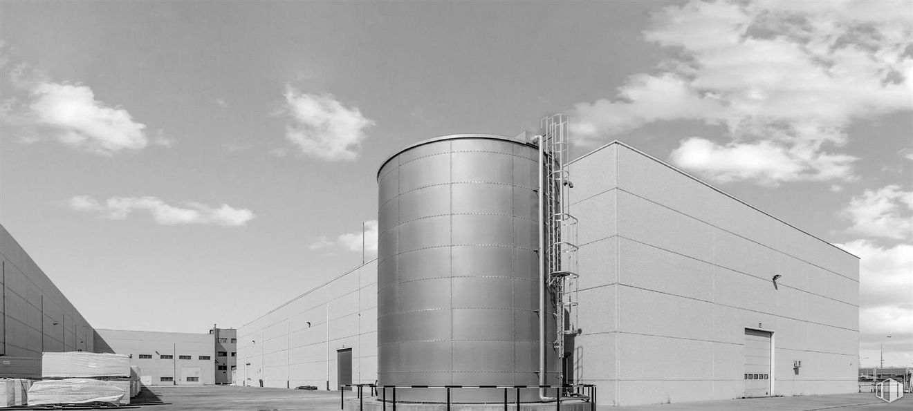 Nave en alquiler en Los Olivos - Los Ángeles, Getafe, Madrid, 28906 con edificio, nube, cielo, silo, electricidad, tanque de almacenamiento, cilindro, gas, ciudad y fotografía monocroma alrededor