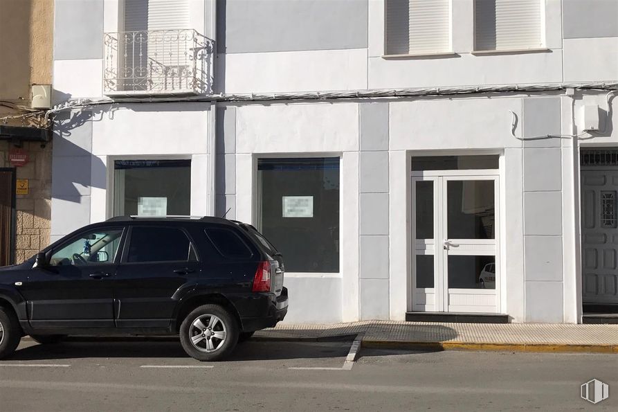 Retail for rent at Avenida Rey Juan Carlos I, 12, Tarancón, Cuenca, 16400 with car, tire, wheel, door, window, land vehicle, vehicle, building, automotive tire and automotive design around