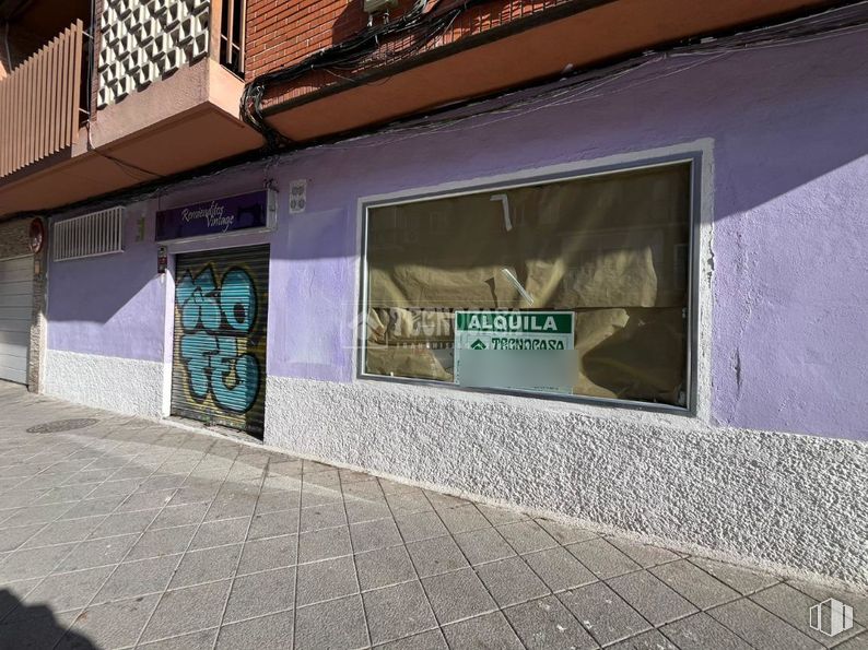 Retail for rent at Centro - Escritores, Leganés, Madrid, 28911 with wall, composite material, door, concrete, sidewalk and paint around