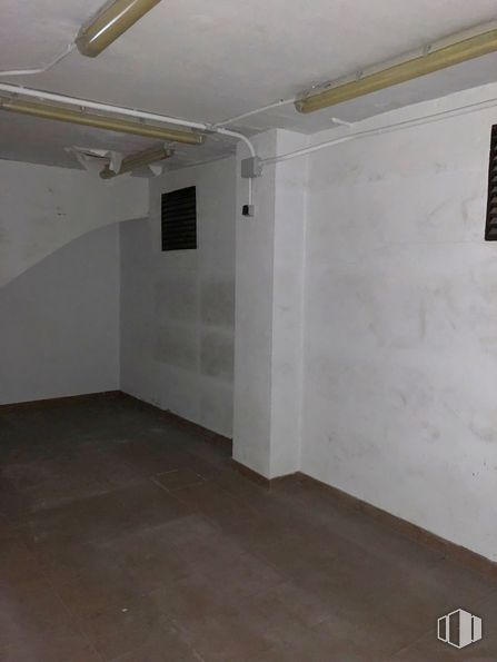 Local en alquiler en Barrio del Pilar, Fuencarral - El Pardo, Madrid, 28029 con accesorio, edificio, pavimentos, piso, madera, techo, material compuesto, vidrio, sombra y escayola alrededor