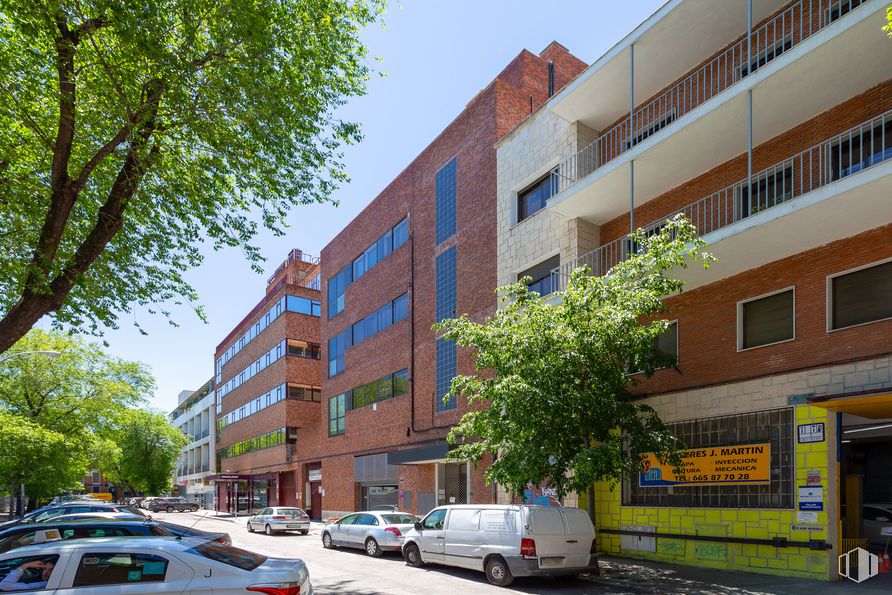 Oficina en alquiler y venta en Calle San Sotero, 5, San Blas - Canillejas, Madrid, 28037 con edificio, ventana, cielo, rueda, árbol, vehículo, arquitectura, diseño urbano, vecindario y neumático alrededor