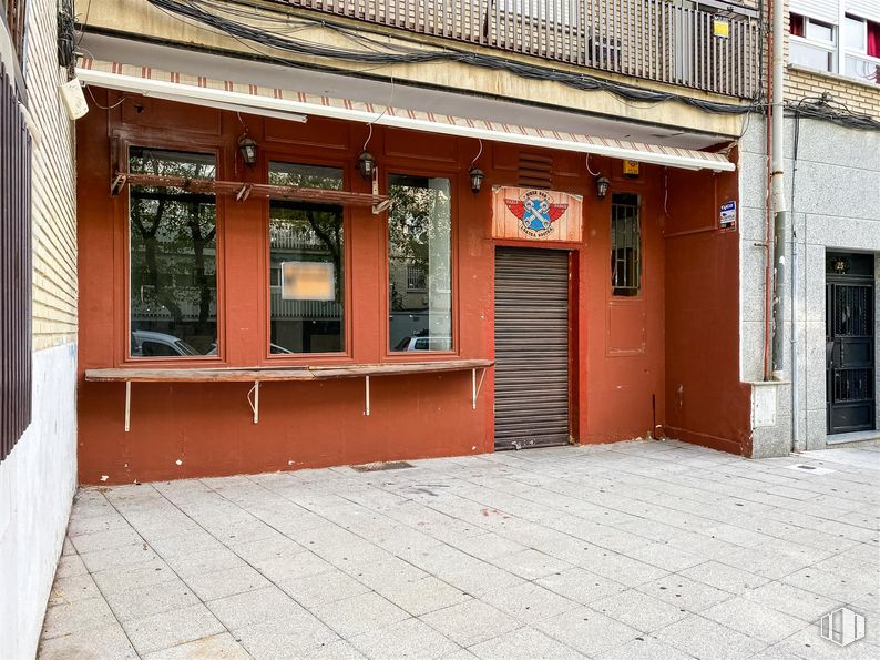 Local en alquiler en Calle Pablo Casals, Parla, Madrid, 28980 con ventana, propiedad, edificio, madera, ladrillo, albañilería, puerta, superficie de la carretera, accesorio y tintes y matices alrededor