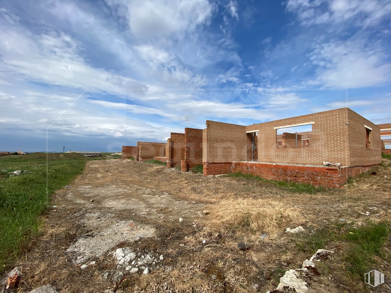 Land for sale at Zona Centro, Novés, Toledo, 45519 with house, cloud, sky, plant, building, window, natural landscape, land lot, wood and slope around