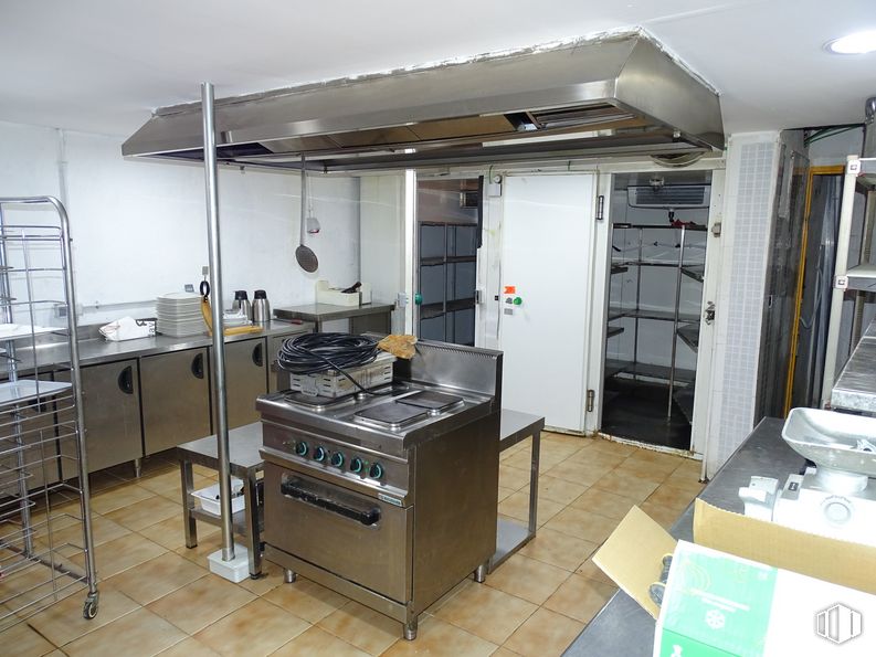 Local en venta en Calle Madrid, 89, Getafe, Madrid, 28902 con aparato de cocina, propiedad, mueble, ebanistería, cocina, accesorio, diseño de interiores, suelo, piso y mesa alrededor