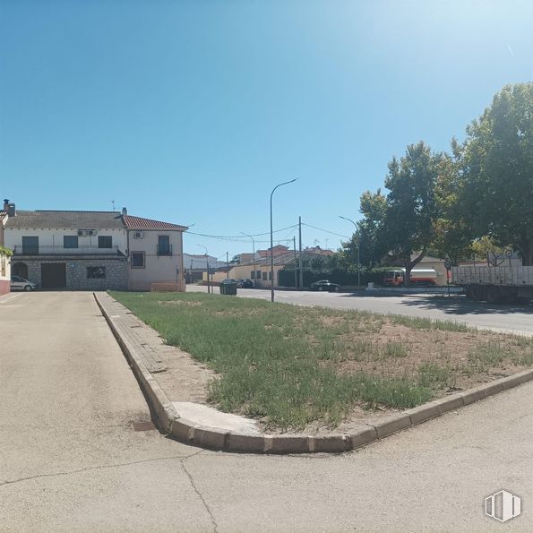 Land for sale at Centro Urbano, Villamayor de Santiago, Cuenca, 16415 with building, sky, street light, road surface, asphalt, land lot, tree, road, thoroughfare and urban design around