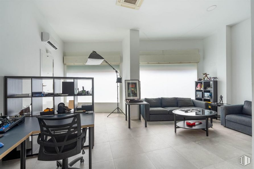 Local en venta en Calle Vereda del Carmen, 21, Ciudad Lineal, Madrid, 28017 con silla, sofá, mueble, mesa, edificio, confort, interiorismo, suelos, sala de estar y suelo alrededor