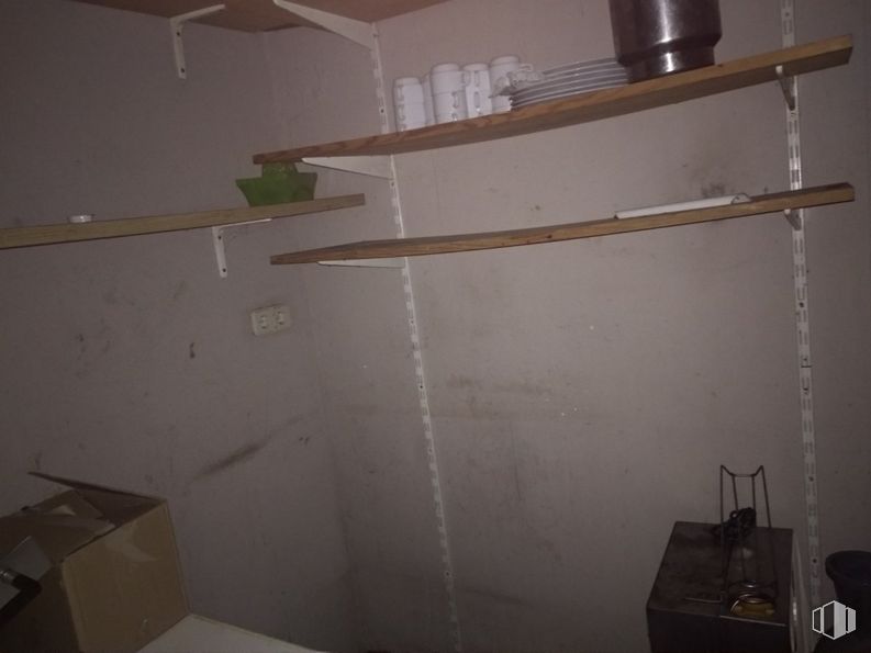 Local en alquiler en Calle Madroños, 6, Collado Villalba, Madrid, 28400 con caja, mueble, caja de envío, madera, piso, pared, suelo, madera, gas y techo alrededor