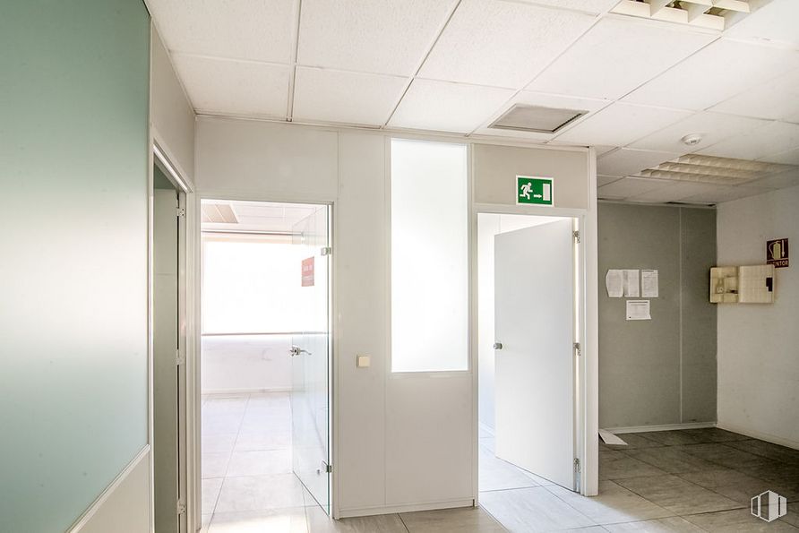 Oficina en venta en Doctor Severo Ochoa, Alcobendas, Madrid, 28100 con accesorio, puerta, edificio, asa, piso, pavimento, techo, vidrio, aluminio y exterior automotriz alrededor