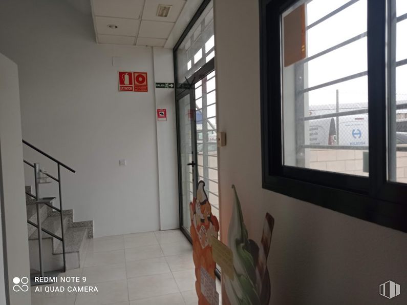 Nave en alquiler en Calle Solidaridad, Getafe, Madrid, 28906 con ventana, accesorio, edificio, interiorismo, madera, suelo, suelos, planta, techo y planta de interior alrededor