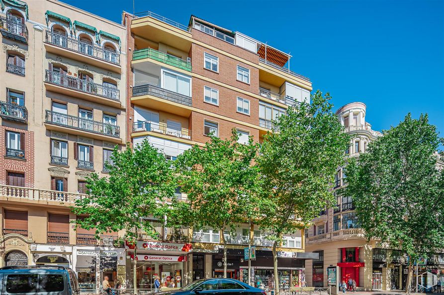 Local en venta en Zona Bravo Murillo, Tetuán, Madrid, 28020 con vehículo terrestre, cielo, edificio, rueda, ventana, neumático, vehículo, coche, árbol y diseño urbano alrededor