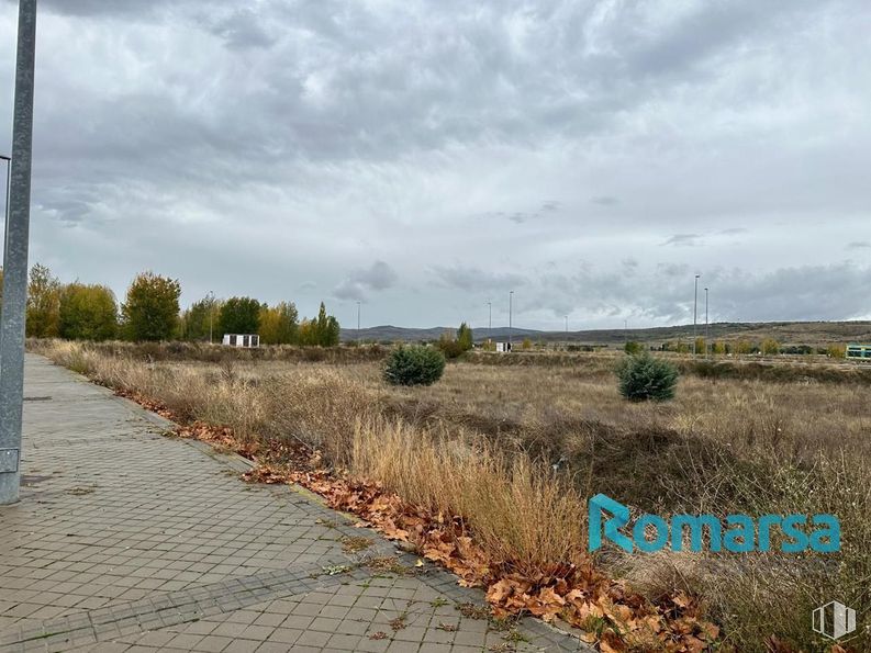 Land for sale at Calle Flor de Loto, Ávila, 05002 with sky, cloud, plain, horizon, ecoregion, land lot, rural area, soil, steppe and trail around