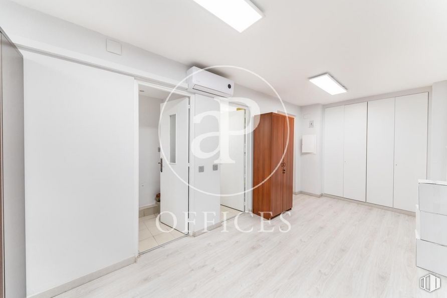 Oficina en venta en Calle Enrique Larreta, Chamartín, Madrid, 28036 con armario, edificio, espejo, accesorio, madera, casa, piso, suelo, exterior automotriz y puerta alrededor