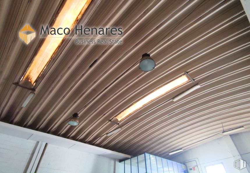 Industrial for rent at Calle Lisboa, 9, Torres de la Alameda, Madrid, 28813 with light fixture, lighting, ceiling, wood, wood stain, hardwood, building material, beam, plank and plywood around