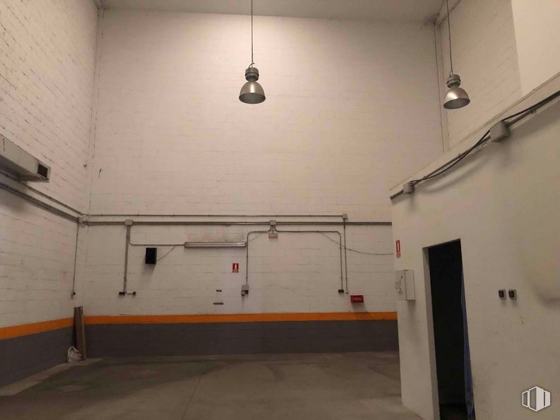 Nave en alquiler y venta en Zona industrial Getafe, Getafe, Madrid, 28906 con alumbrado, accesorio, madera, edificio, suelo, pared, suelos, material compuesto, techo y gas alrededor