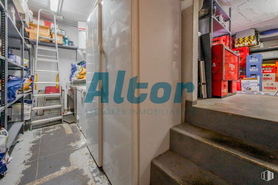 Retail for sale & for rent at Calle Barrilero, Retiro, Madrid, 28007 with floor, machine, aluminium and basement around