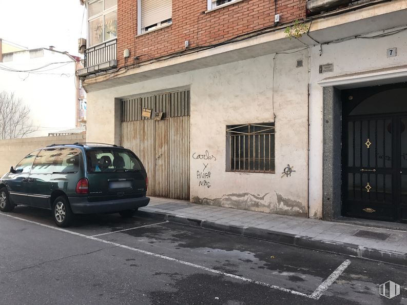 Retail for sale at Calle Alba, 7, Talavera de la Reina, Toledo, 45600 with car, window, door, wheel, automotive parking light, tire, land vehicle, vehicle, automotive lighting and building around