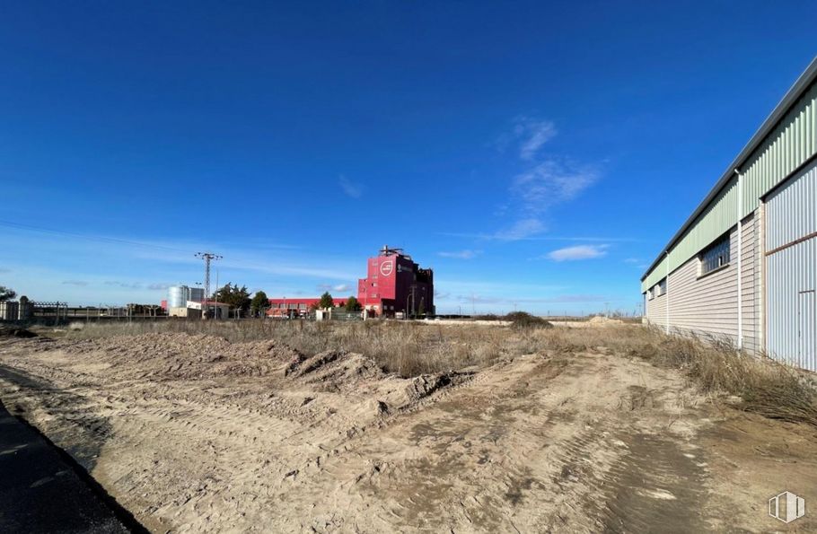 Nave en alquiler en Zona industrial, Sanchidrián, Ávila, 05290 con casa, cielo, nube, edificio, ventana, asfalto, superficie de carretera, lote de tierra, pendiente y horizonte alrededor