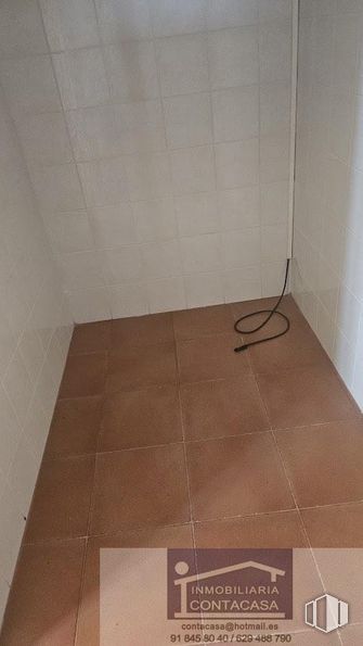 Local en alquiler en Zona centro, Colmenar Viejo, Madrid, 28770 con suelo de baldosas, madera, suelos, suelo, rectángulo, material compuesto, madera dura, contrachapado, beige y hormigón alrededor