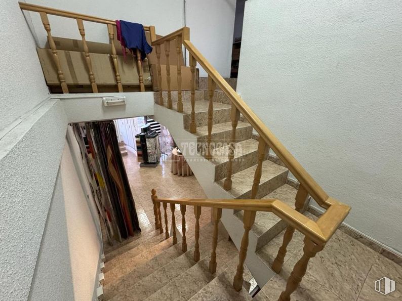 Local en venta en Zona Villaverde, Villaverde, Madrid, 28041 con propiedad, madera, escaleras, suelo, suelos, tinte para madera, madera dura, balaustre, material compuesto y pasamanos alrededor