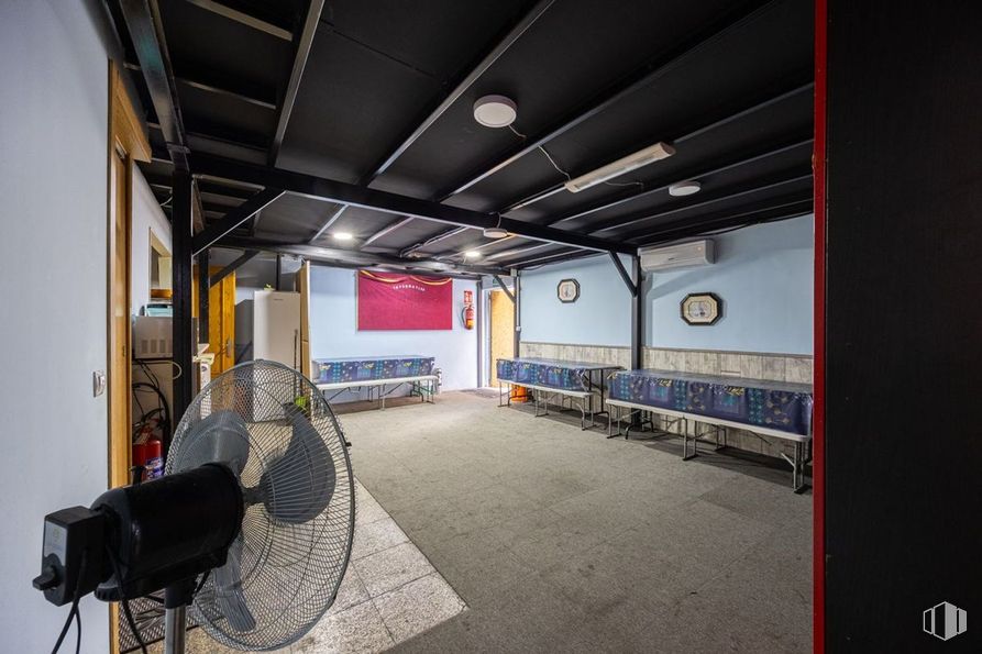 Industrial for sale at Calle José del Pino, 47, Villaverde, Madrid, 28021 with mechanical fan, flooring, floor, ceiling, lighting, interior design, hall, engineering, hardwood and chair around