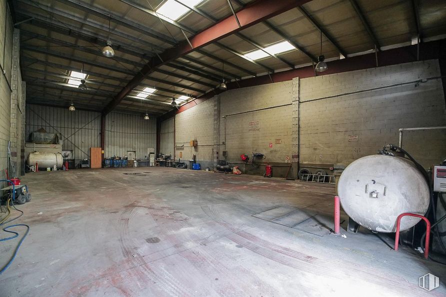 Industrial for sale at Calle Talleres, Alpedrete, Madrid, 28430 with floor, flooring, ceiling, warehouse, hall, hangar and fluorescent lamp around