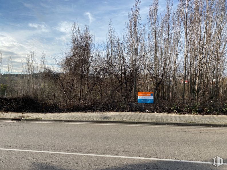 Suelo en venta en Carretera Marchamalo, 5, Guadalajara, 19004 con nube, cielo, planta, vehículo motorizado, paisaje natural, rama, superficie de carretera, lote de tierra, asfalto y árbol alrededor