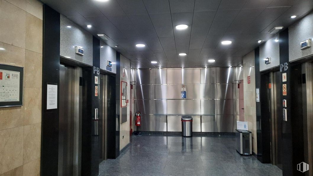 Oficina en alquiler en Edificio Euromor, Avenida Burgos, 16 D, Chamartín, Madrid, 28036 con marco, edificio, accesorio, suelos, suelo, vidrio, techo, evento, puerta y aluminio alrededor