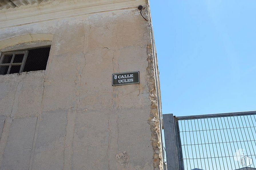 Suelo en venta en Calle Uclés, Santa Cruz de la Zarza, Toledo, 28037 con ventana, edificio, cielo, malla, material compuesto, valla, ladrillo, material de construcción, fachada y cercas de alambre alrededor