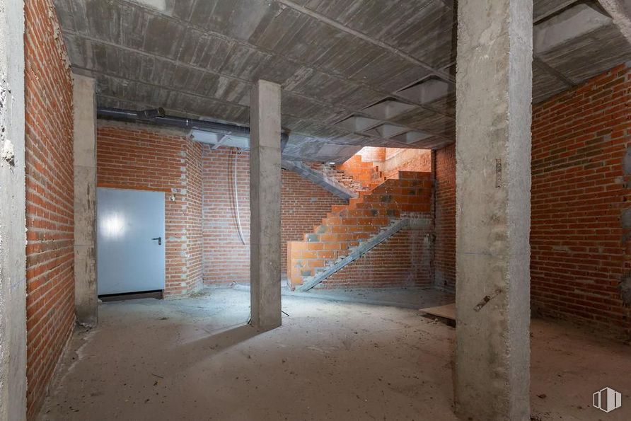 Retail for sale at Centro urbano, Venturada, Madrid, 28729 with building, wood, floor, flooring, brickwork, house, hall, art, building material and brick around