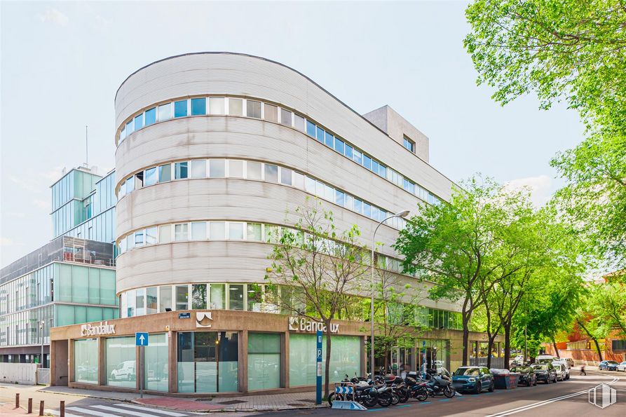 Oficina en venta en Calle Santa María Magdalena, Chamartín, Madrid, 28016 con edificio, cielo, durante el día, propiedad, ventana, árbol, diseño urbano, condominio, rueda y zona residencial alrededor