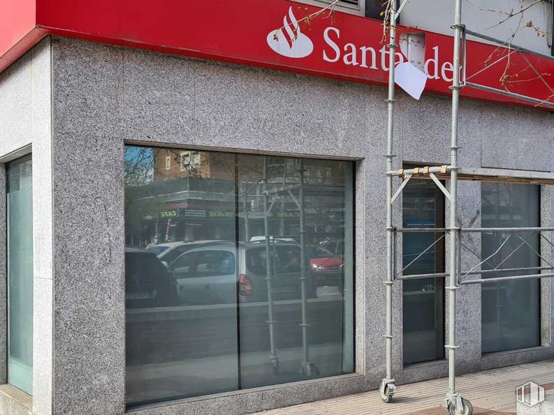 Local en alquiler y venta en Zona Centro, Alcorcón, Madrid, 28925 con accesorio, fachada, inmobiliario, fuente, exterior del automóvil, puerta, edificio, puerta del vehículo, vidrio y señalización alrededor