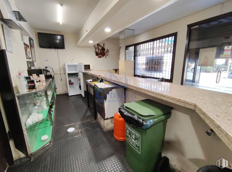 Retail for sale at Calle Ferial, Guadalajara, 19002 with waste container, television, waste containment, picture frame, floor, flooring, building, gas, window and ceiling around