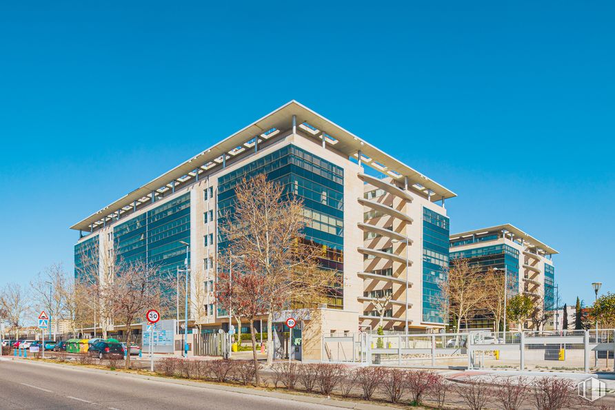 Oficina en alquiler en Edificio Beta, Calle Marie Curie, 7, Rivas-Vaciamadrid, Madrid, 28529 con edificio, cielo, árbol, planta, diseño urbano, línea, casa, condominio, zona residencial y ciudad alrededor