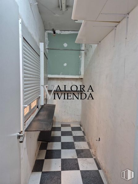 Retail for rent at Calle Sevilla, 1, Alcorcón, Madrid, 28922 with building material and daylighting around