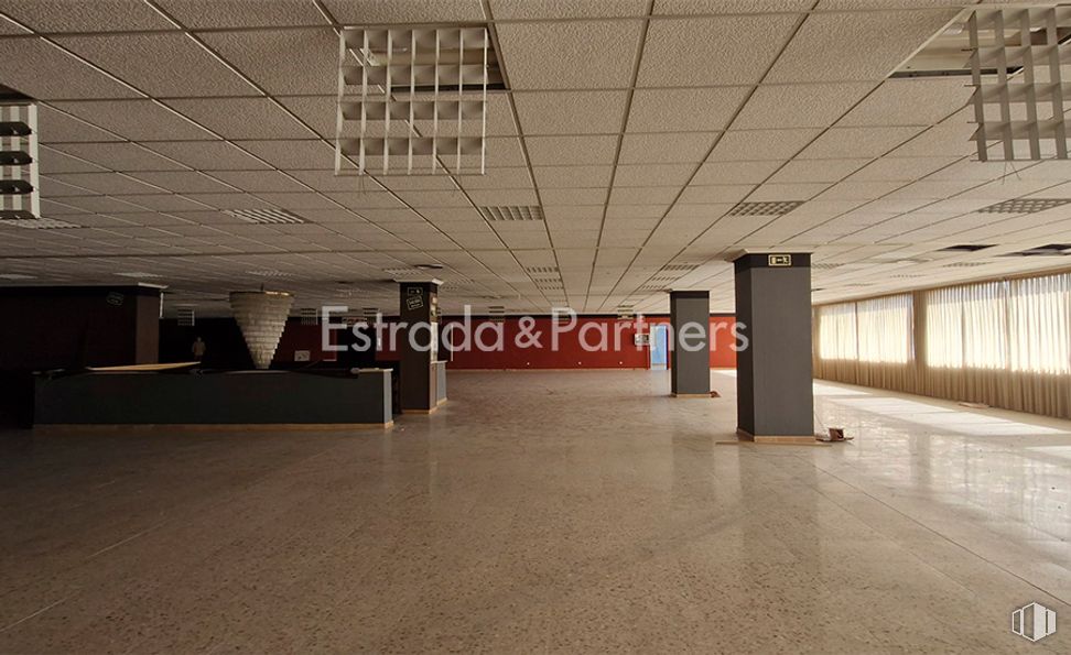 Nave en venta en Calle Gorrión, Fuenlabrada, Madrid, 28946 con suelo, suelos, accesorio, aparcamiento, hall, techo, ciudad, hormigón, edificio y material compuesto alrededor