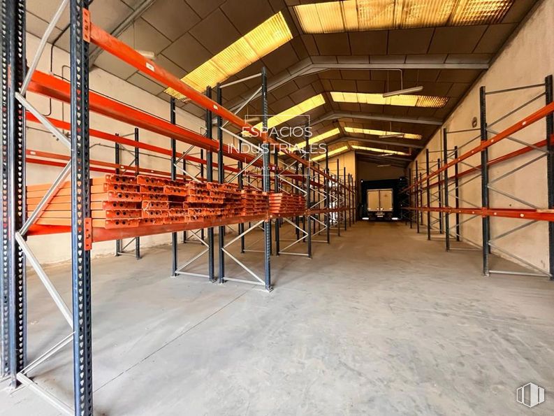 Nave en alquiler en Polígono Industrial San Roque, Arganda del Rey, Madrid, 28500 con suelos, suelo, almacén, metal, techo, material de construcción, haz, estantería, acero y hall alrededor