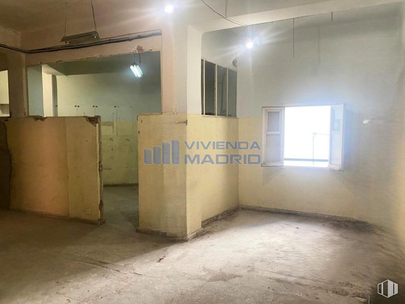 Retail for rent at Calle Condes de Barcelona, 12, Carabanchel, Madrid, 28019 with window, flooring, floor and plaster around